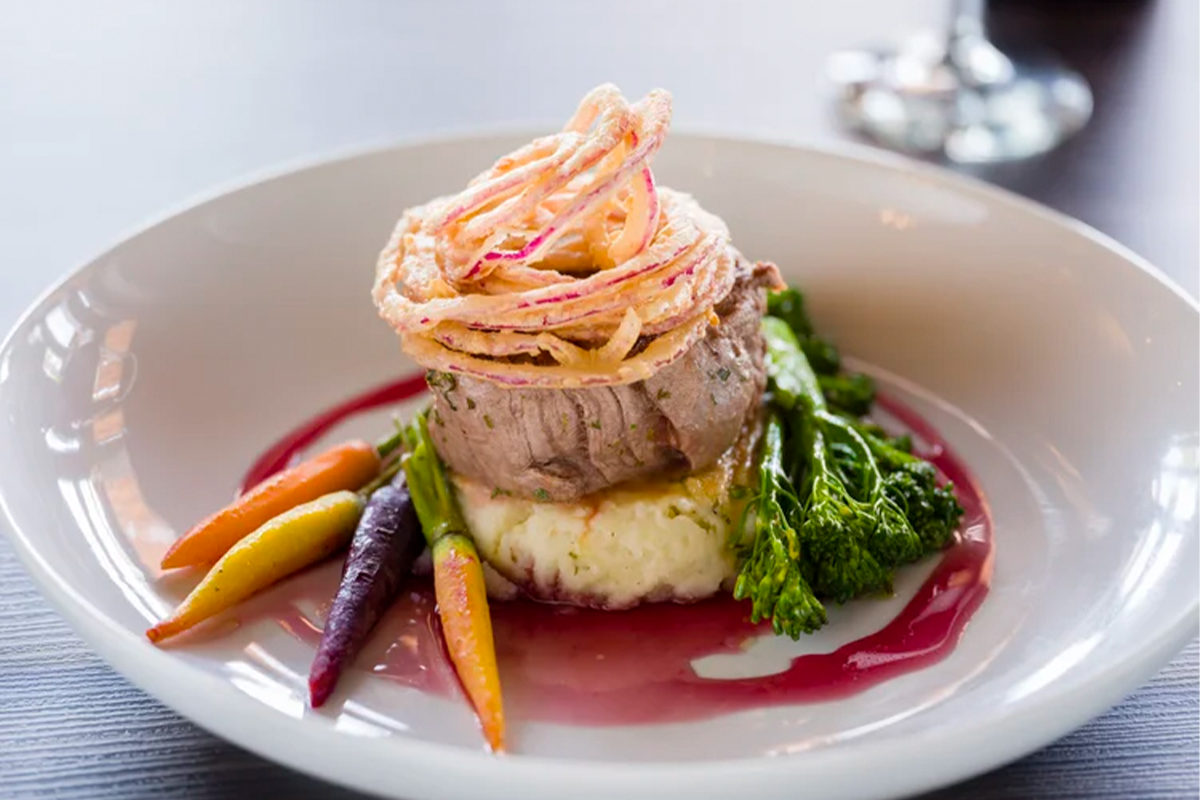 Contemporary American Dining Excellence: Cliff Dining Pub's Spectacular Mountain Views